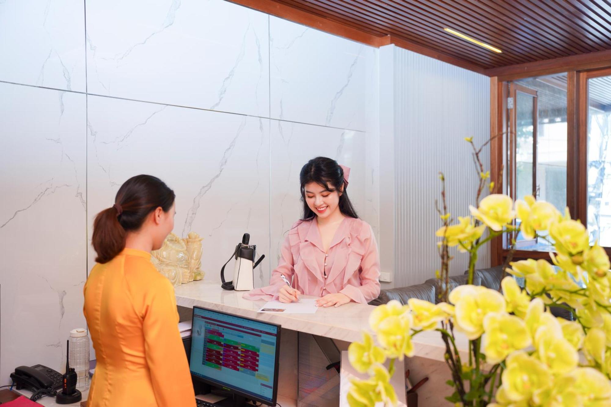 Sea Wind Hotel By Thg Da Nang Bagian luar foto