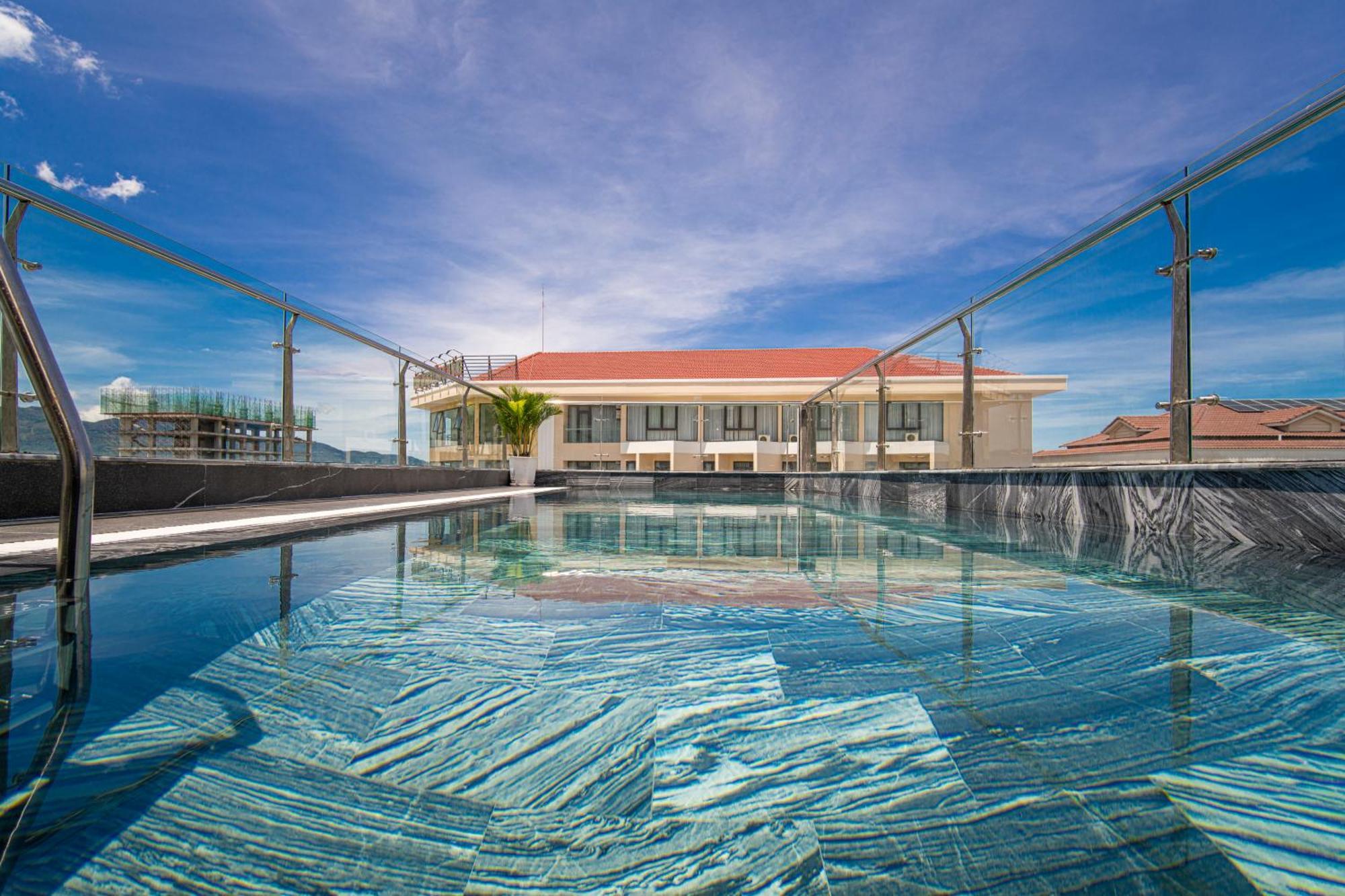 Sea Wind Hotel By Thg Da Nang Bagian luar foto